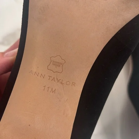 ANN TAYLOR LEATHER KITTEN HEEL - Picture 5 of 5